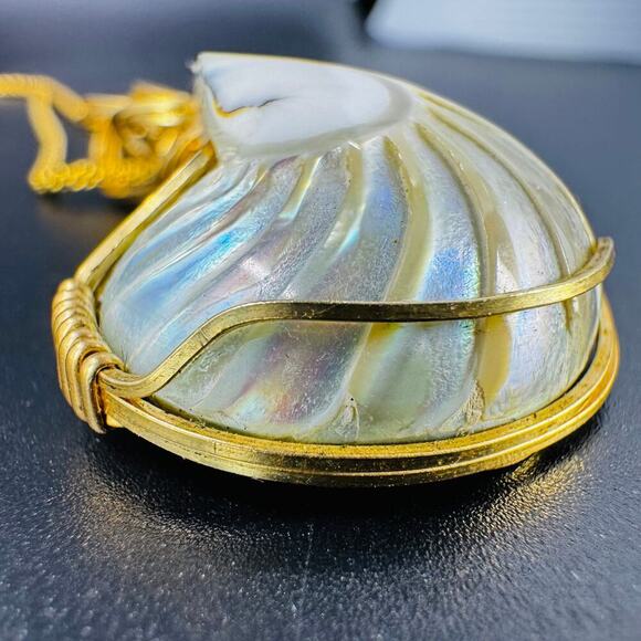 Iridescent Sea Shell Spiral Wired Pendant Gold Tone Chain Necklace 18" - Picture 9 of 13
